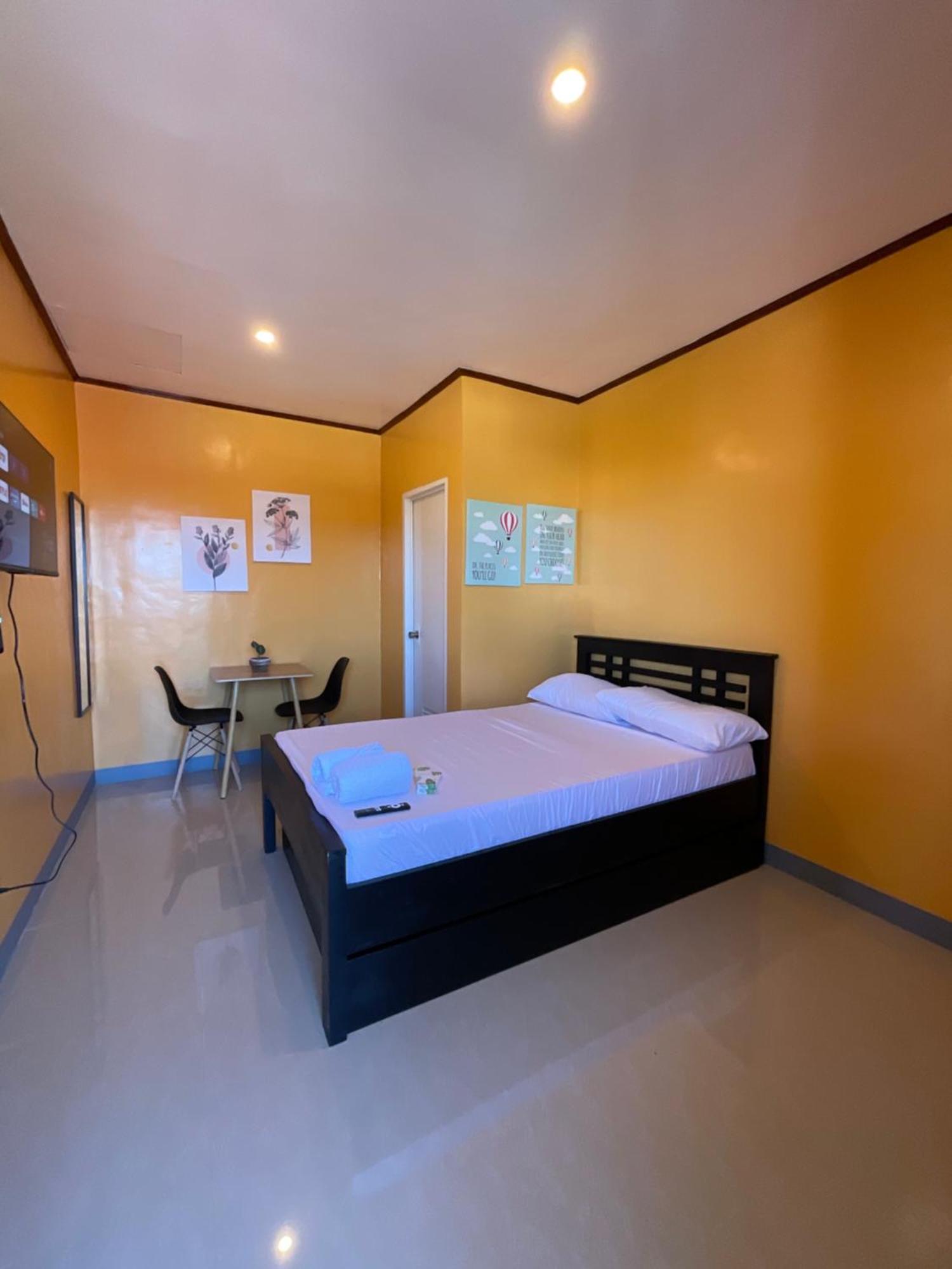 Halajo Bnb Transient Laoag Exteriör bild
